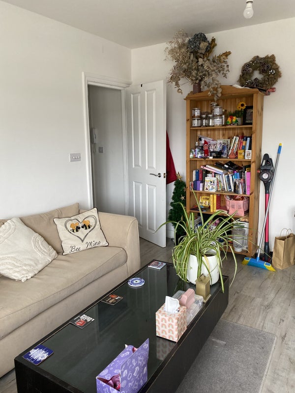 Cozy room available in 2-bed flat share in Epsom - student accommodation in Epsom - img_3