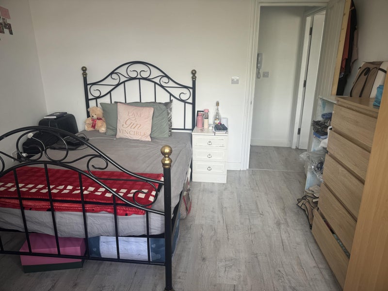 Cozy room available in 2-bed flat share in Epsom - student accommodation in Epsom - img_5