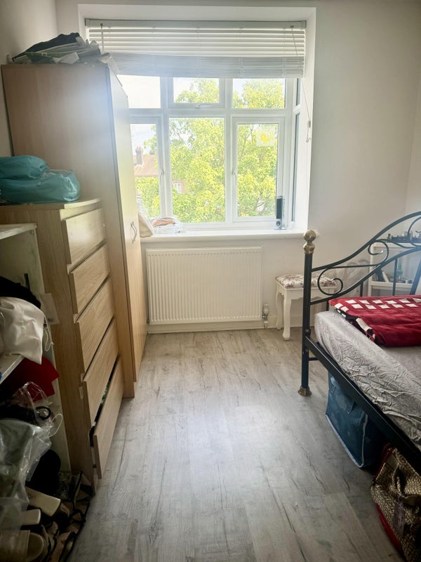 Cozy room available in 2-bed flat share in Epsom - student accommodation in Epsom - img_6