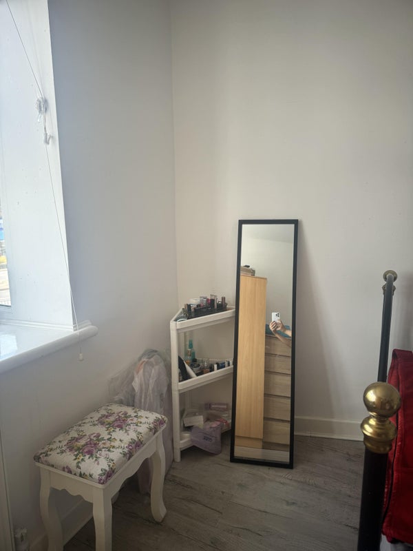 Cozy room available in 2-bed flat share in Epsom - student accommodation in Epsom - img_7
