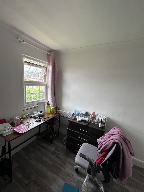 Cozy room available - student accommodation in Egham - img_1