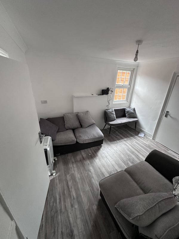 Cozy room available - student accommodation in Egham - img_3