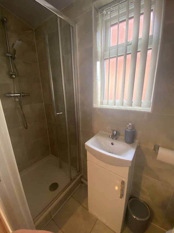 Dont Miss This En-Suite !!!! - student accommodation in Coventry - img_1