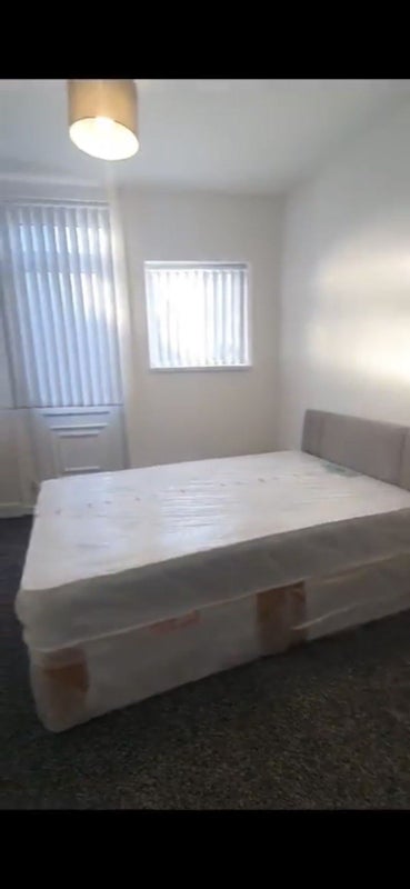 Double bed Ensuite Room in Middlesbrough. - student accommodation in Middlesbrough - img_1
