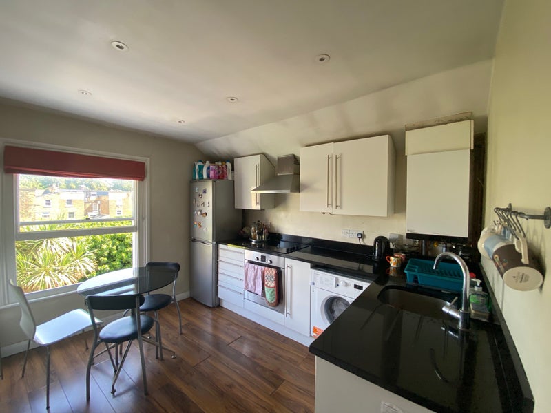 Double Bed Putney with 2 Females - student accommodation in Putney - img_3