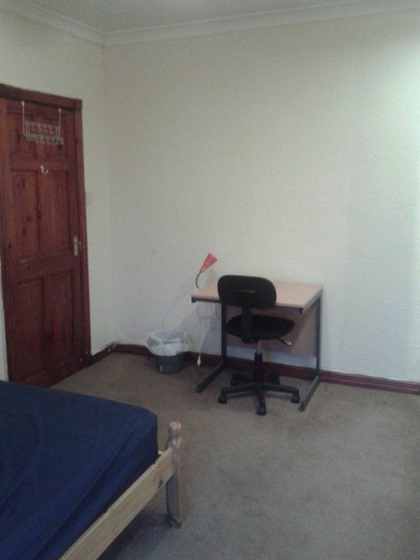 Double Bed Room - 4 Mins From West Drayton Station - student accommodation in Yiewsley - img_4