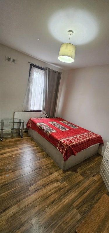 Double bedroom - student accommodation in Feltham - img_1