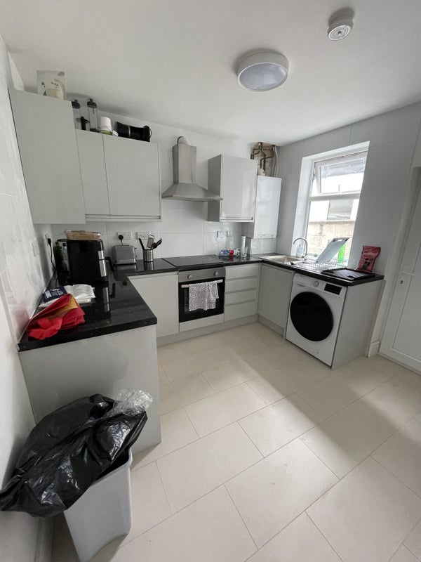 Double bedroom available in 3 bed 2 bath - student accommodation in Liverpool City Centre - img_3