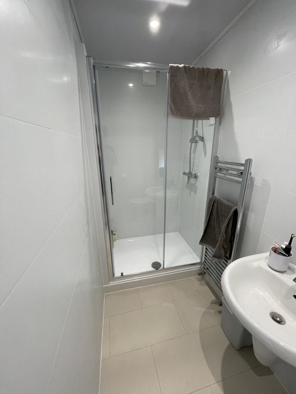 Double bedroom available in 3 bed 2 bath - student accommodation in Liverpool City Centre - img_5