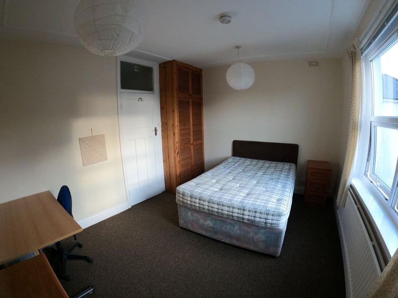 Double bedroom available in front of Roath park - student accommodation in Cardiff - img_2