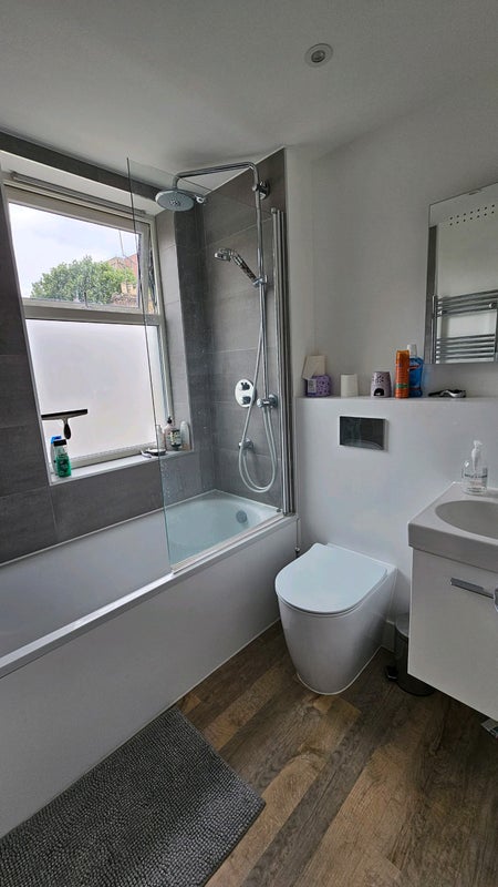 Double Bedroom in 3Bed-3WC Duplex - Bills Inc. - student accommodation in London E6 - img_5