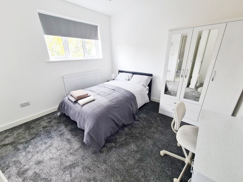 Double bedroom in a brand new house In Wembley HA9 - student accommodation in Wembley - img_1