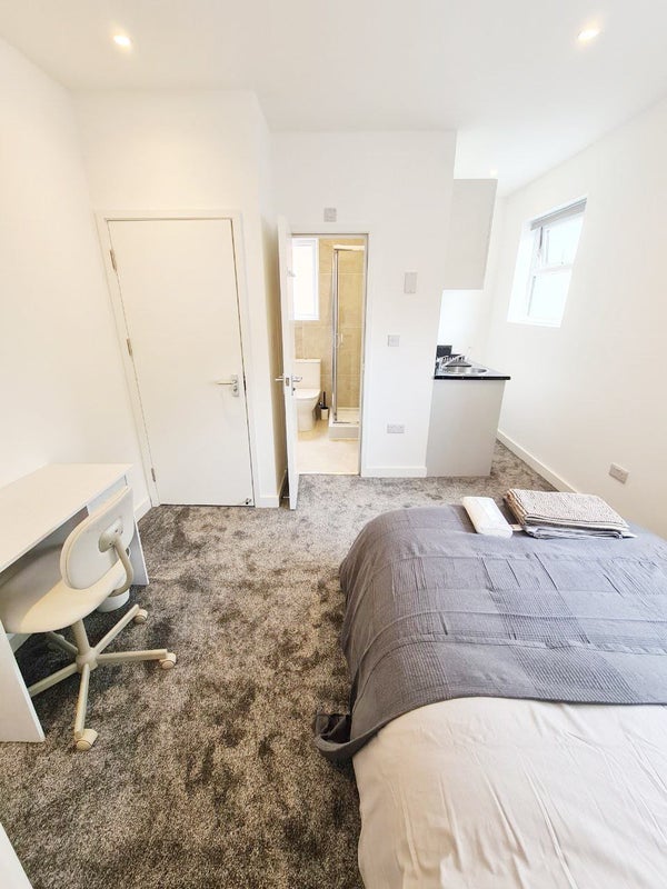 Double bedroom in a brand new house In Wembley HA9 - student accommodation in Wembley - img_2