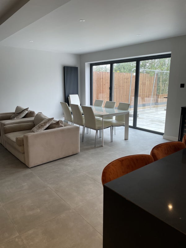Double bedroom in a lovely family home - student accommodation in Onslow Village - img_8