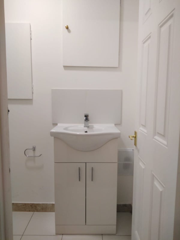Double bedroom In suite Room available now - student accommodation in Sutton - img_5