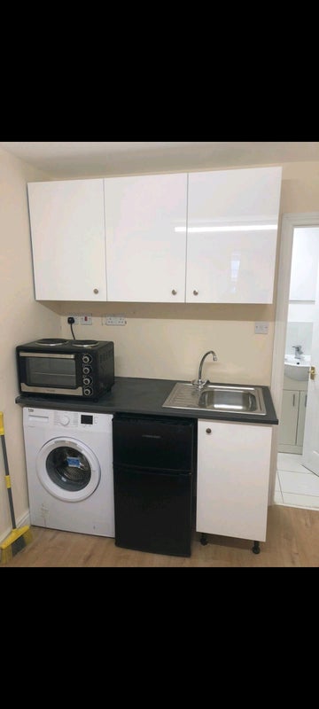 Double bedroom In suite Room available now - student accommodation in Sutton - img_3
