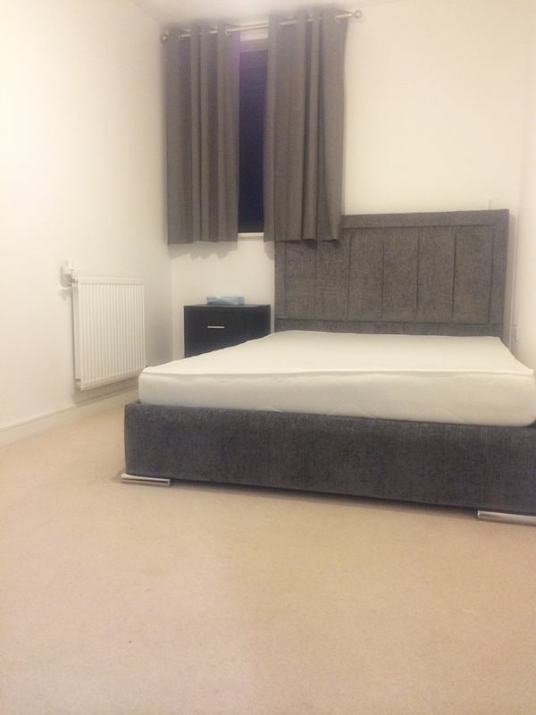 Double Bedroom Near Pontoon Dock - student accommodation in London E16 - img_1