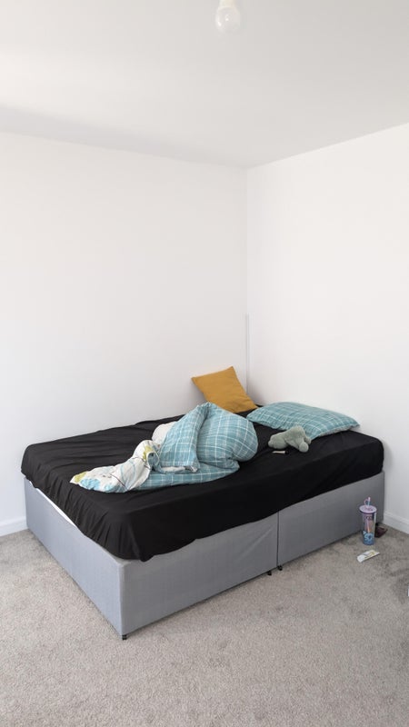 Double bedroom room for 2 female or couples - student accommodation in Rainham - img_1