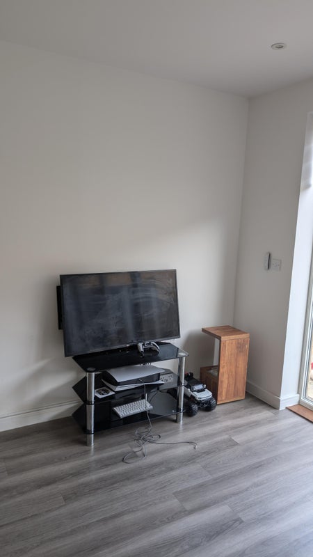 Double bedroom room for 2 female or couples - student accommodation in Rainham - img_2