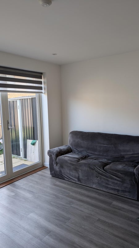 Double bedroom room for 2 female or couples - student accommodation in Rainham - img_4