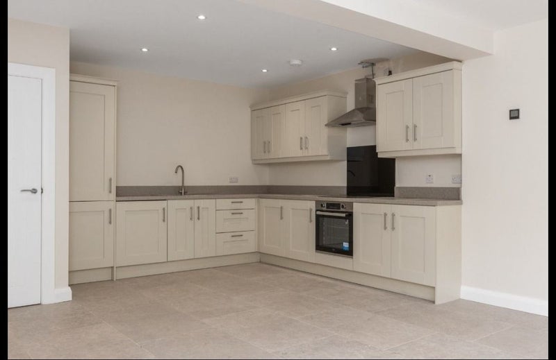 Double bedroom to let in Dunmurry area - student accommodation in Belfast - img_2