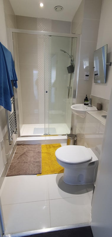 Double Bedroom With Ensuite - student accommodation in West Drayton - img_5