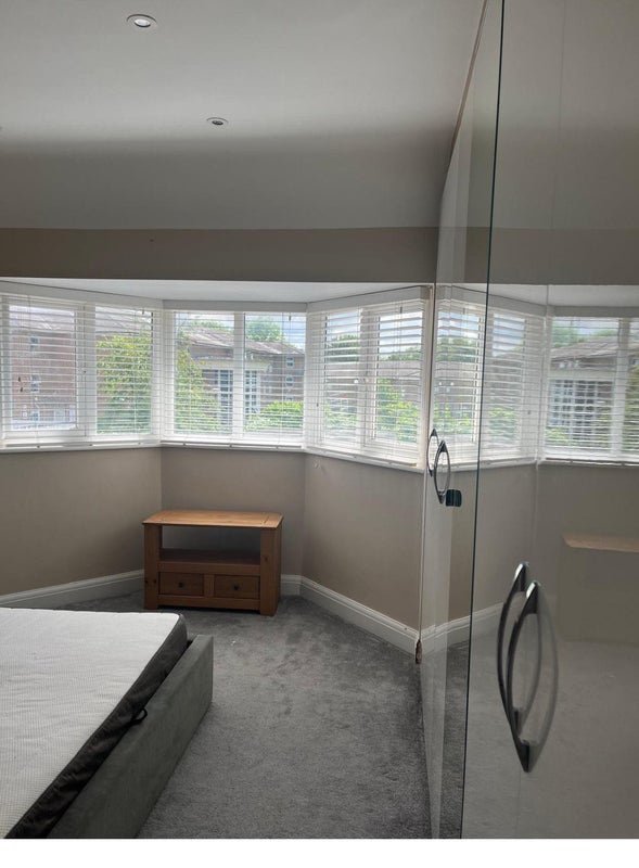 Double bedroom with plenty of storage - student accommodation in Wembley - img_2