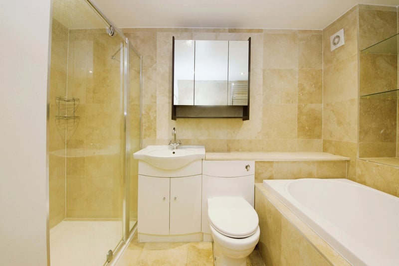 Double Bedroom with single bed & private wc - student accommodation in Woodside Park - img_7