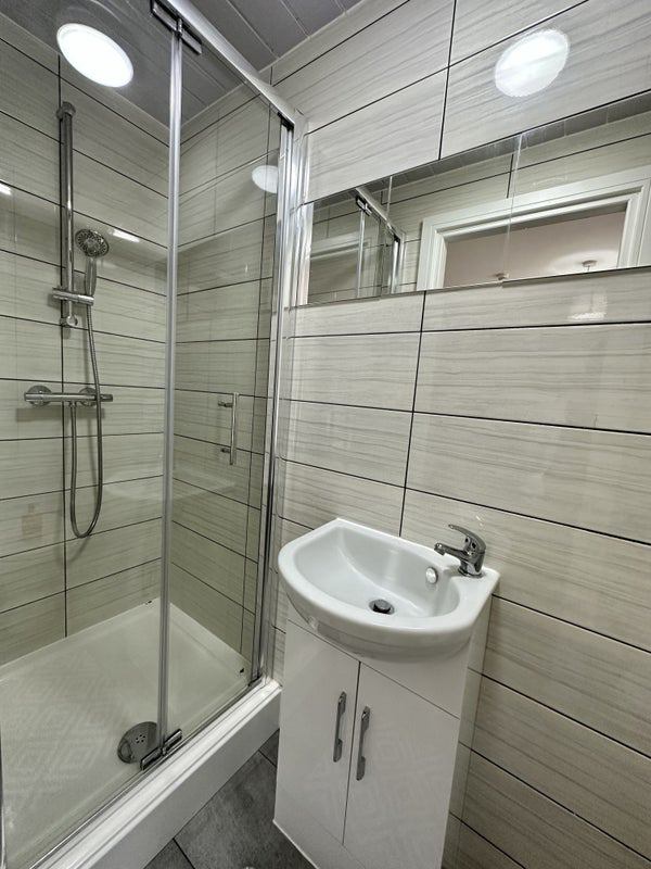 Double Ensuite for working professionals - student accommodation in Coventry - img_3