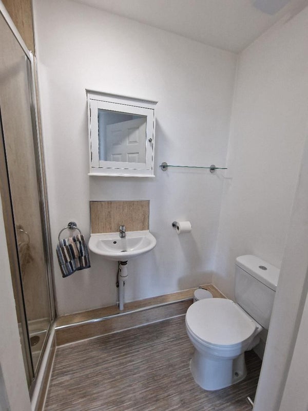 Double Ensuite Nr hospital - student accommodation in Stoke-on-Trent - img_3