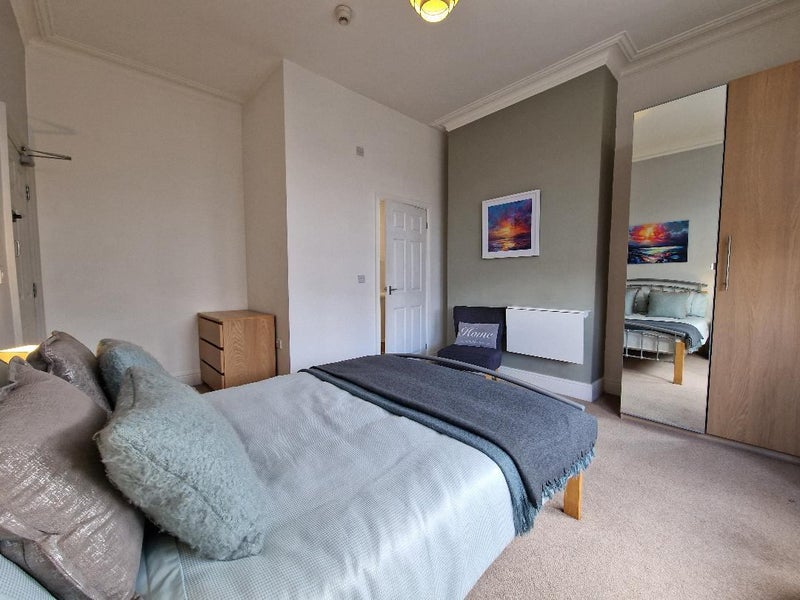 Double Ensuite Nr hospital - student accommodation in Stoke-on-Trent - img_5