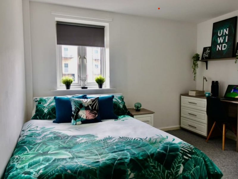Double ensuite room available, Carr Mills - student accommodation in Leeds - img_1