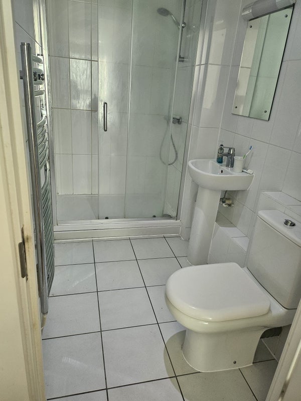 Double En-suite room with dressing room/office - student accommodation in Colindale - img_7