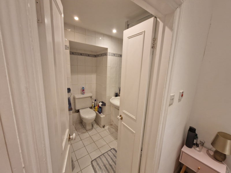 Double Ensuite - student accommodation in Finchley Road - img_6