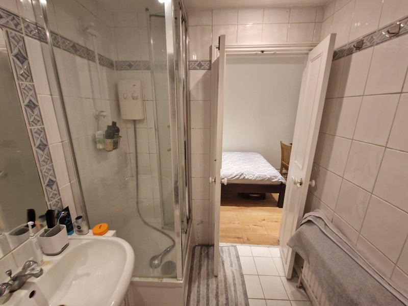 Double Ensuite - student accommodation in Finchley Road - img_3