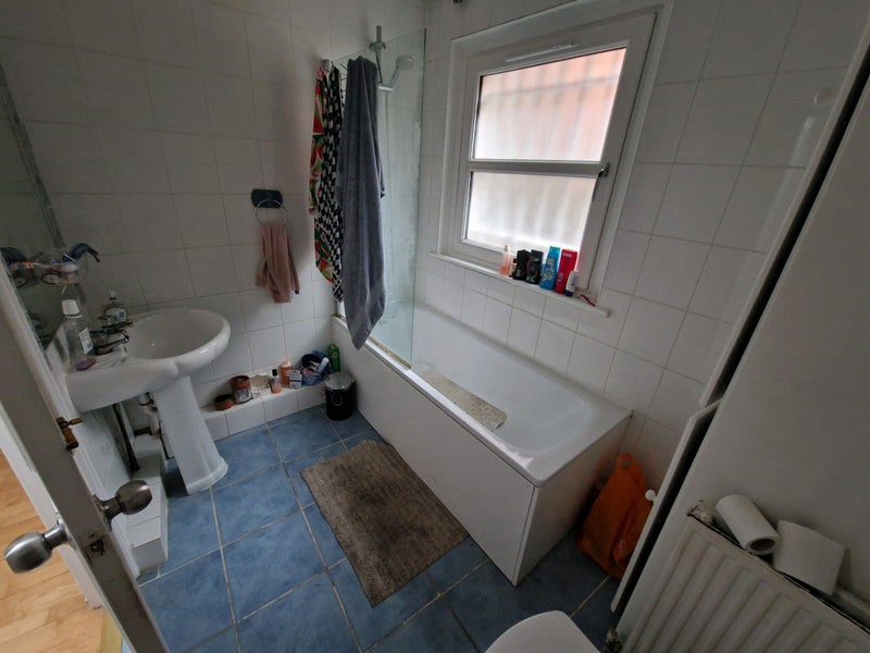 Double Ensuite - student accommodation in Finchley Road - img_7