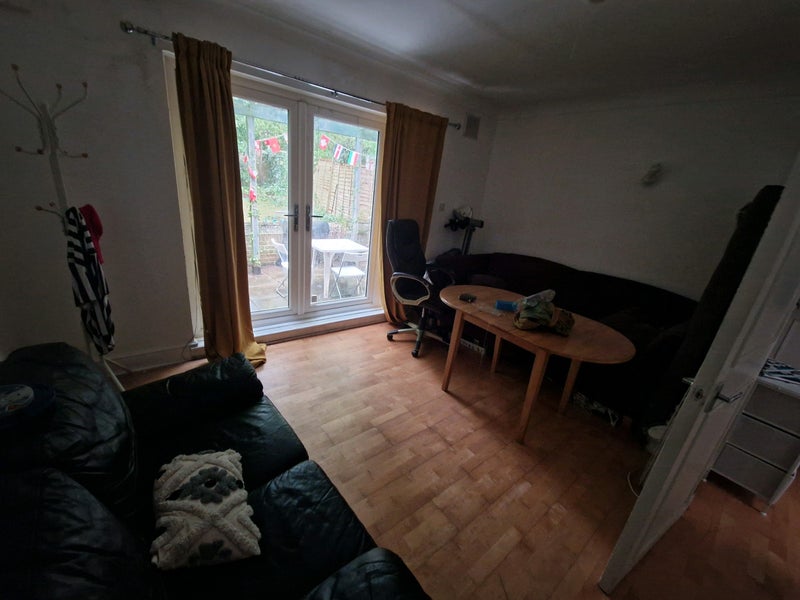Double Ensuite - student accommodation in Finchley Road - img_4