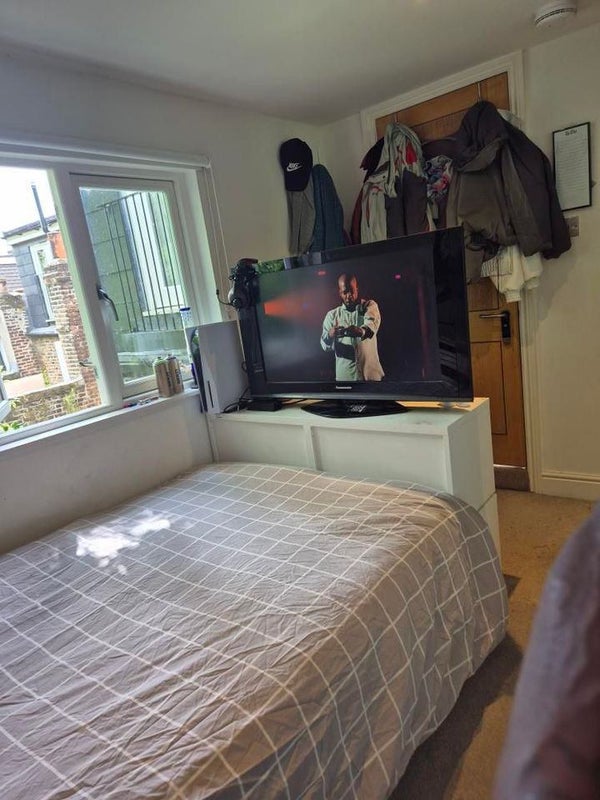 Double Room - 30 seconds from Herne Hill station - student accommodation in Herne Hill - img_6