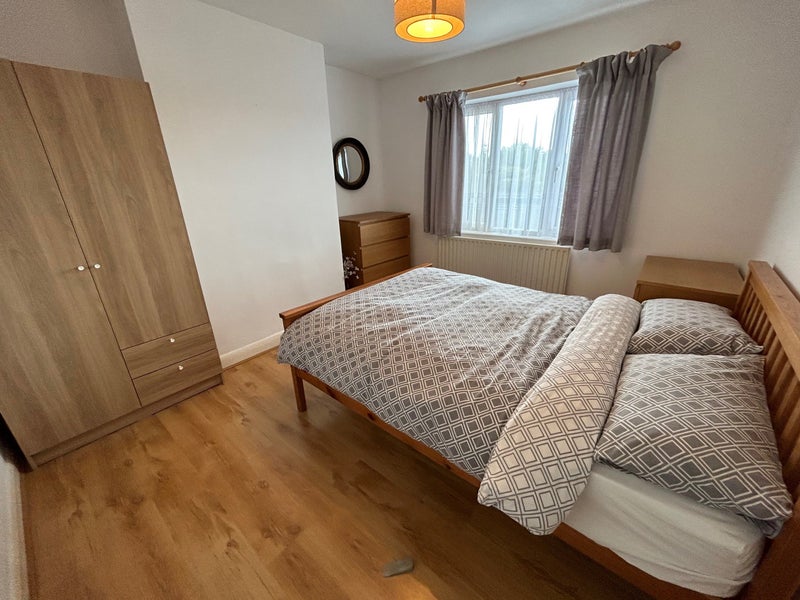 Double room available student accommodation in Greenford - img_7