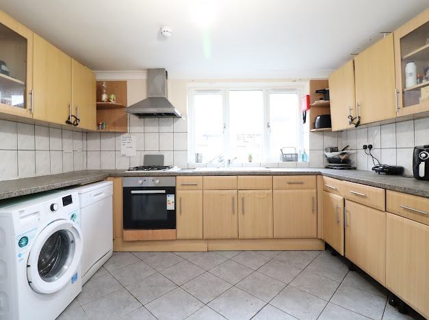Double Room Available in the Polygon - student accommodation in Southampton - img_4