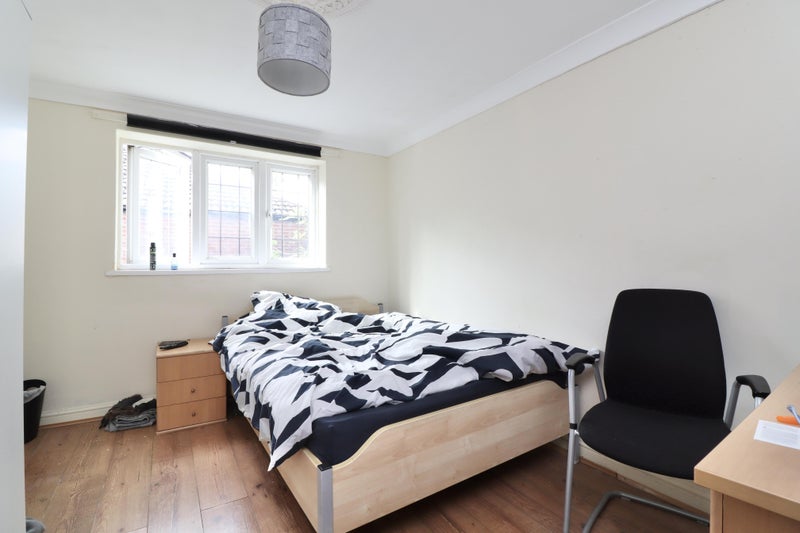 Double Room Available in the Polygon - student accommodation in Southampton - img_1