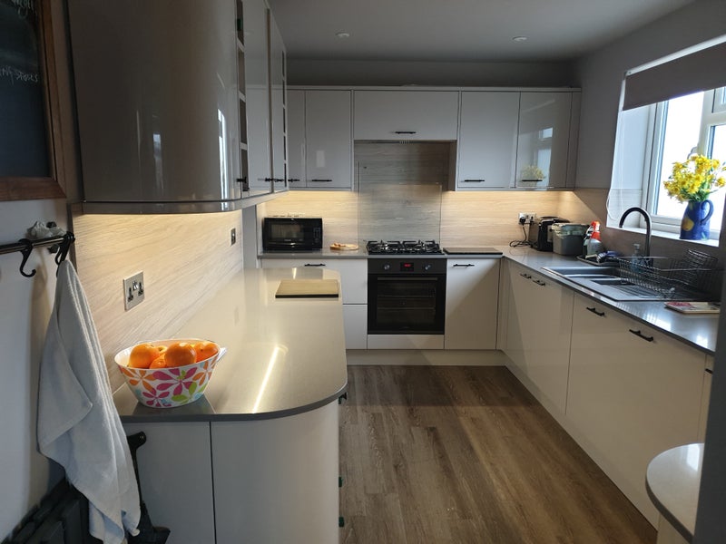 Double Room Available Now - student accommodation in Ash - img_2
