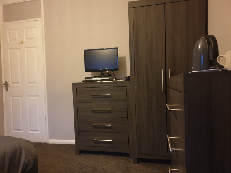Double Room Available Now - student accommodation in Ash - img_3
