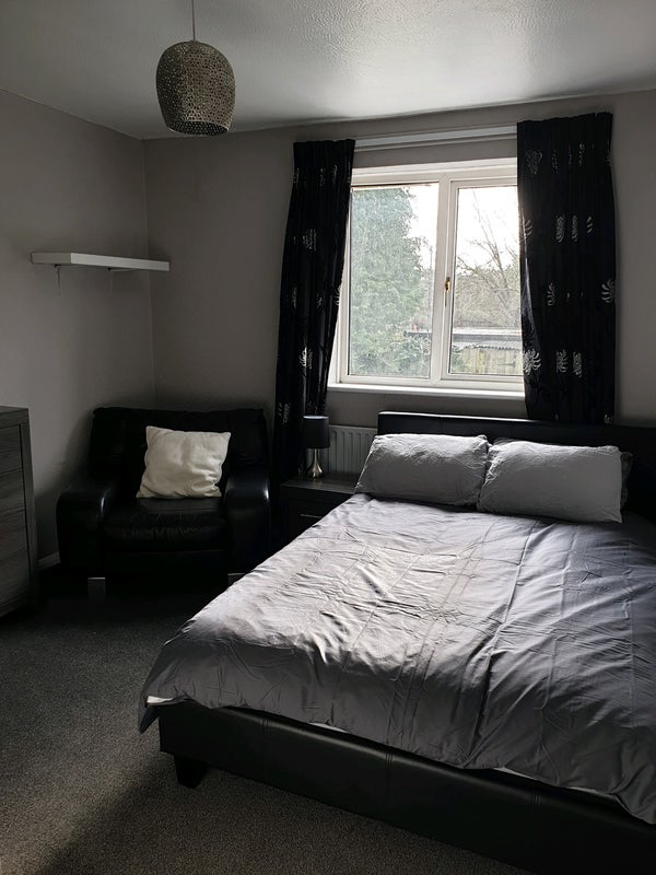 Double Room Available Now - student accommodation in Ash - img_5
