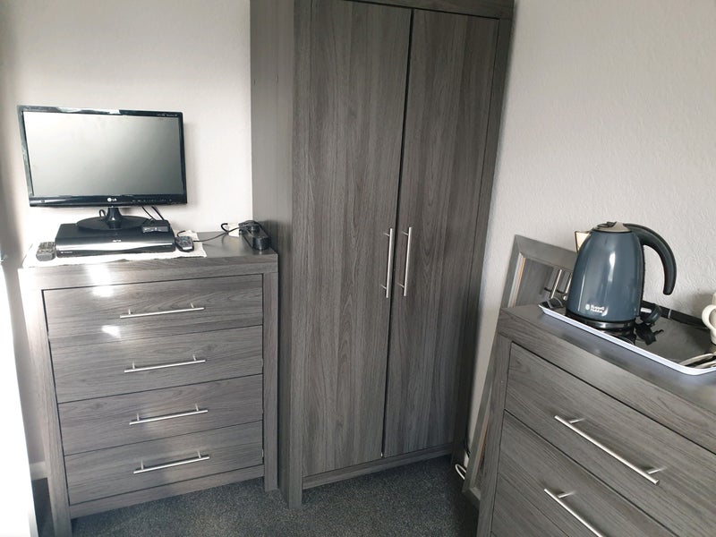 Double Room Available Now - student accommodation in Ash - img_7