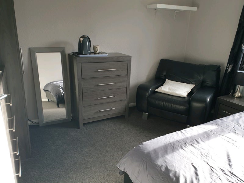 Double Room Available Now - student accommodation in Ash - img_8