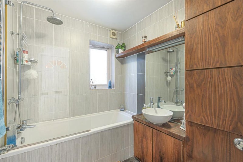 Double Room Available - student accommodation in Yiewsley - img_3