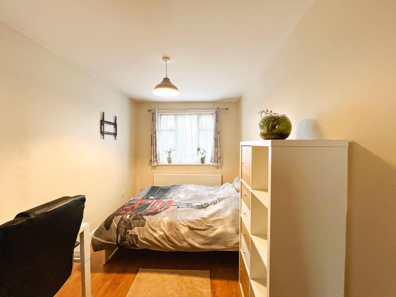 Double room available - student accommodation in Wembley - img_3