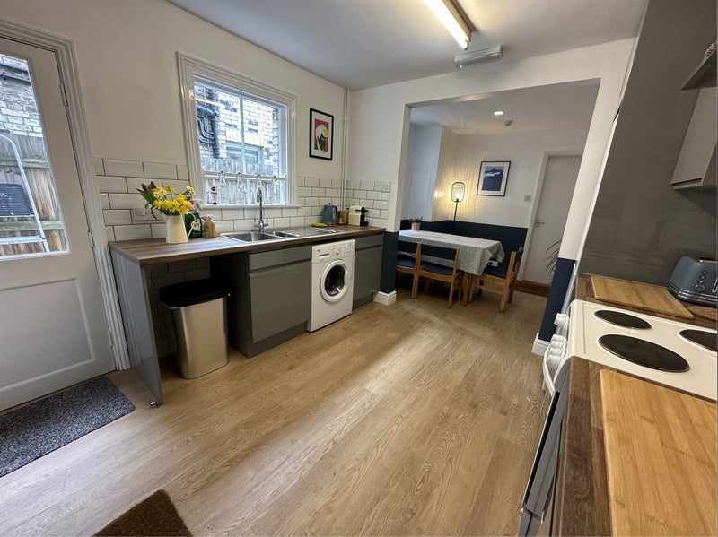 Double Room Close to Station and City - student accommodation in Cambridge City Centre - img_5