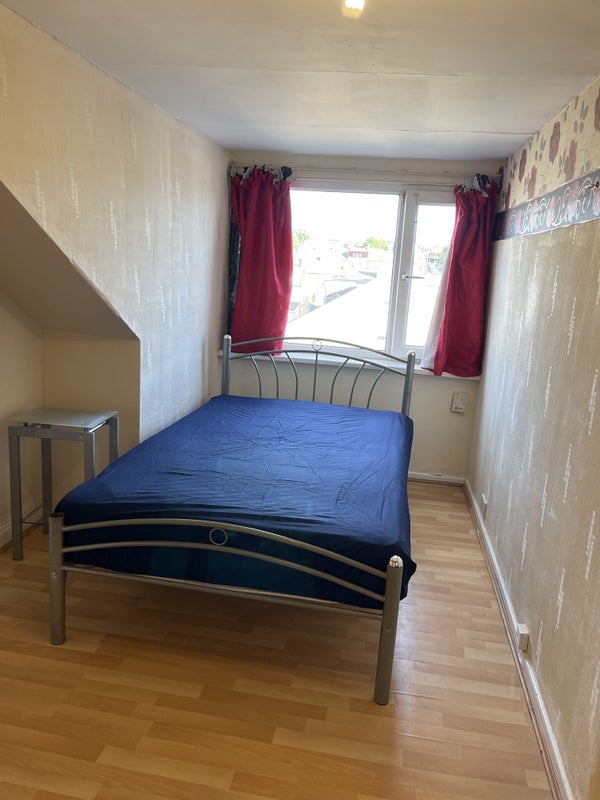 accommodation/double-room-close-to-university-of-bradford/13082024_93177703.jpg